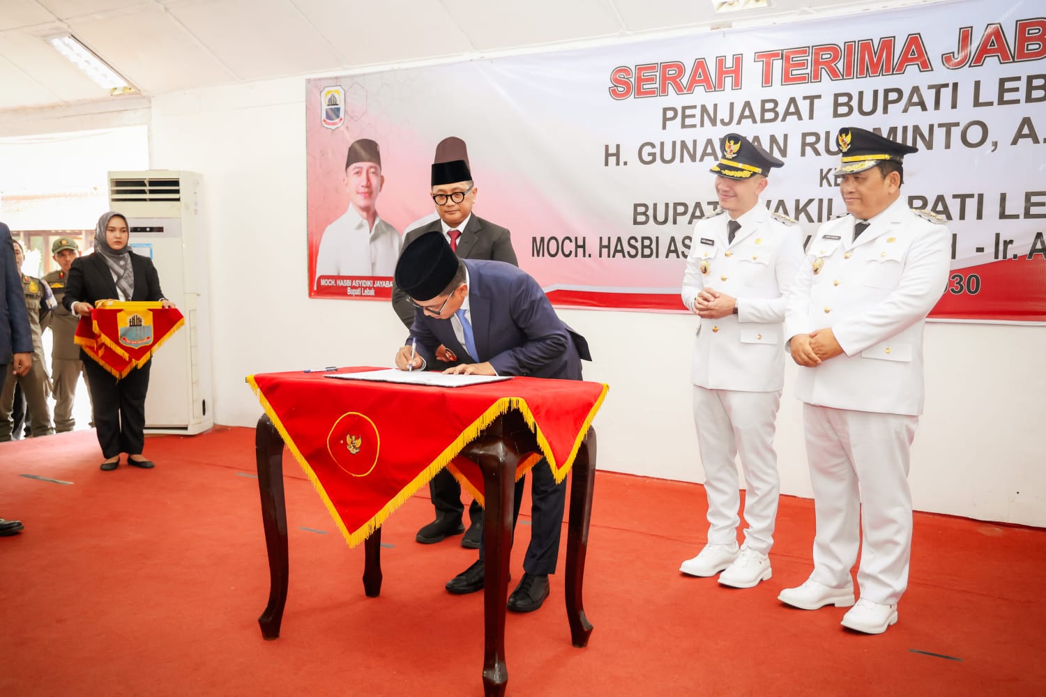 Serah terima jabatan 