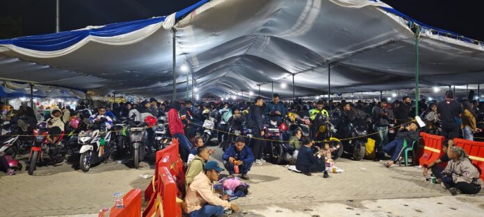 Antrean Pemudik Motor di Ciwandan