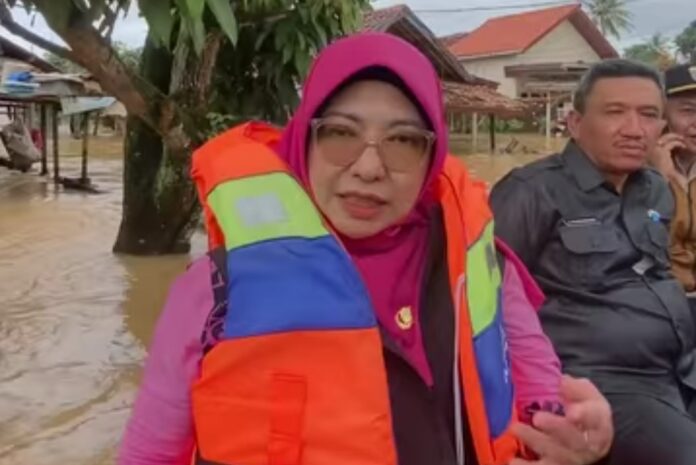 Bupati Pandeglang Dewi Setiani