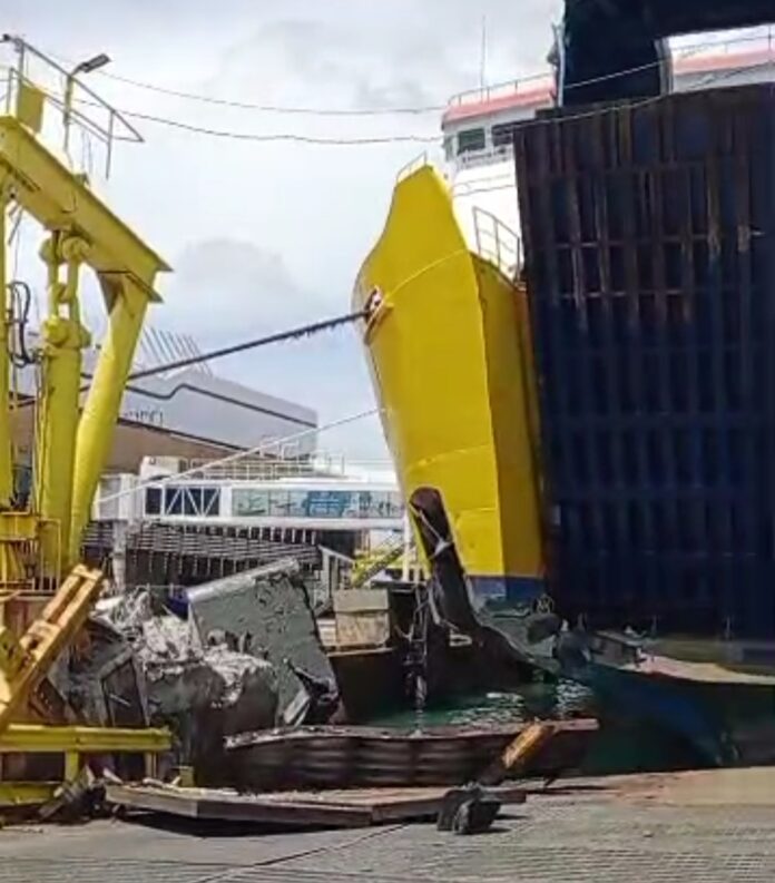 Kapal Tabrak Dermaga Merak