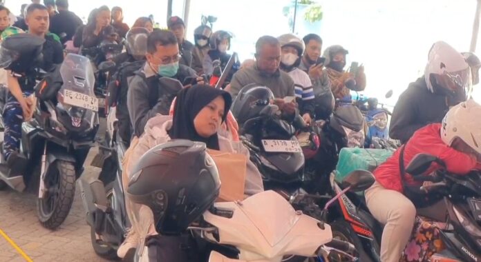 Pemudik Motor di Pelabuhan Ciwandan