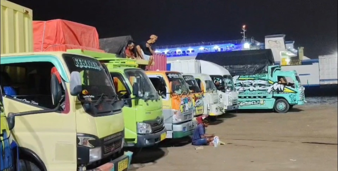 Antrean Truk di Ciwandan