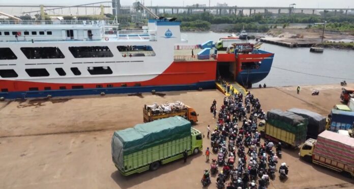 Pemudik di Pelabuhan Ciwandan
