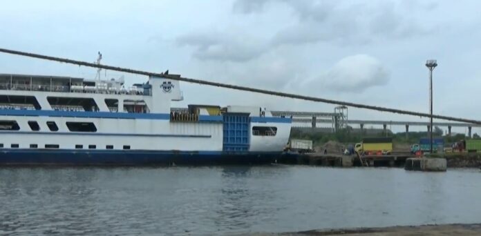Kapal Ferry di Pelabuhan Ciwandan