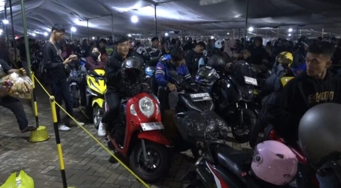 Antrean Pemudik Motor di Pelabuhan Ciwandan