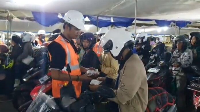 Pemudik Motor di Pelabuhan Ciwandan