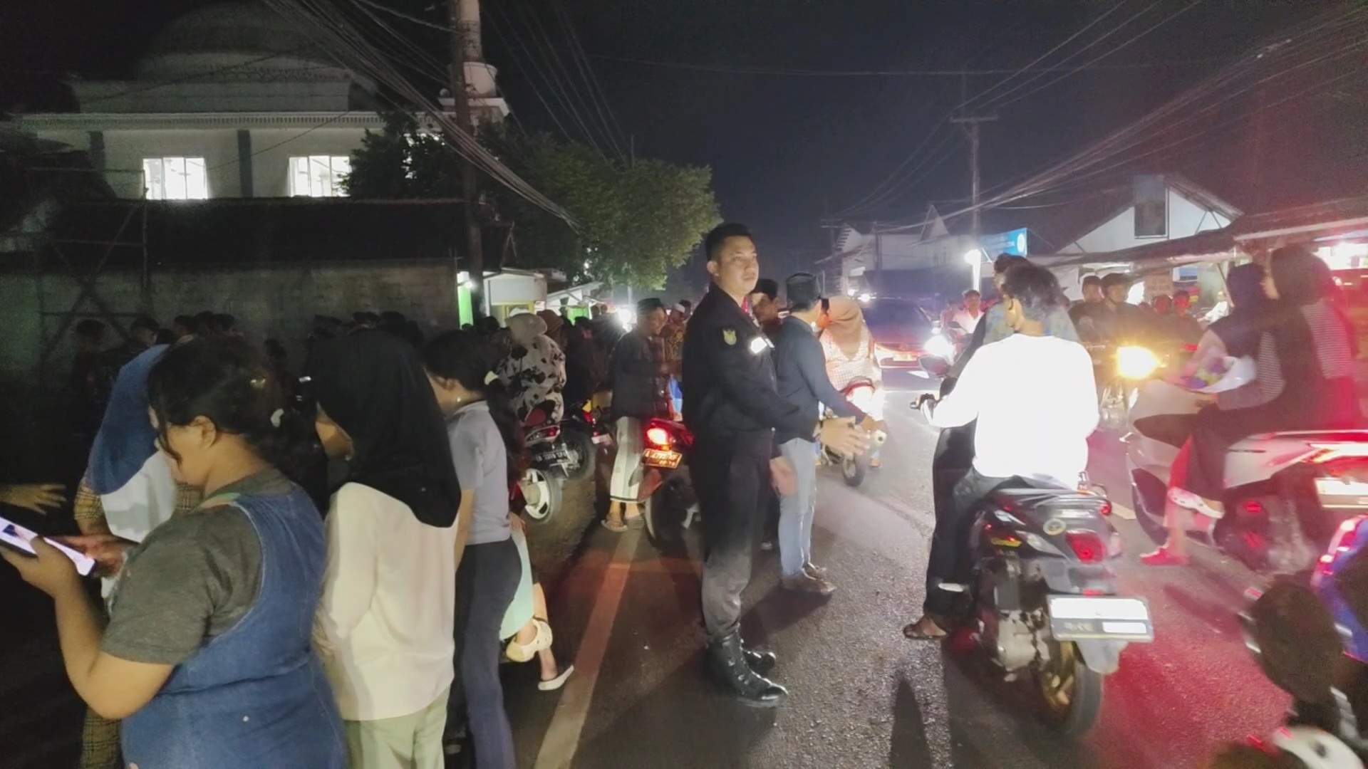 Polisi Atur Lalu Lintas