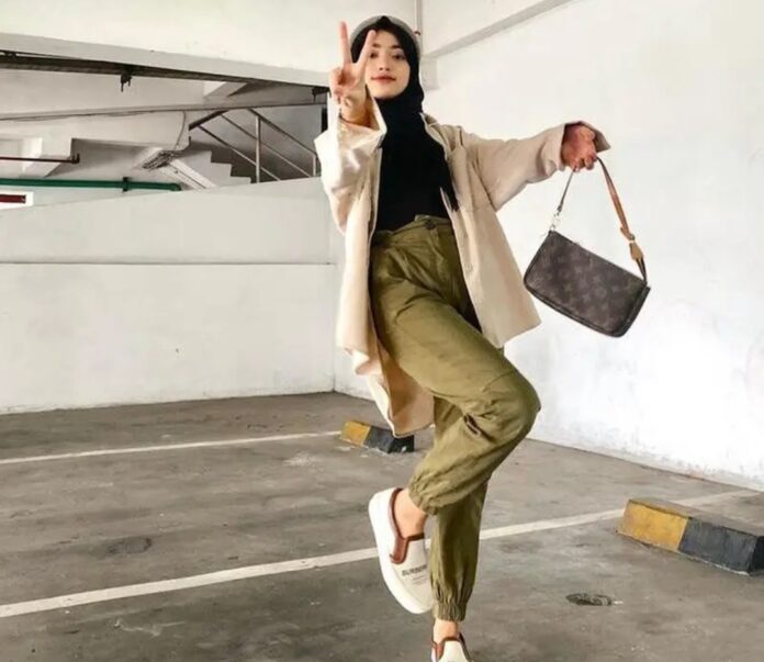 Outfit wanita berhijab santai