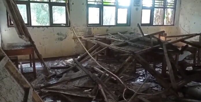 Sekolah Ambruk