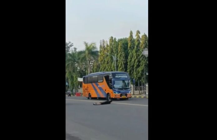 Jogging di tengah Jalan