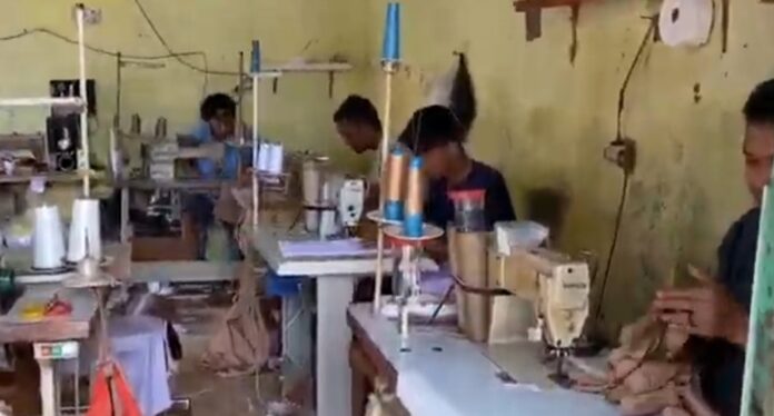 Penjahit Seragam Sekolah
