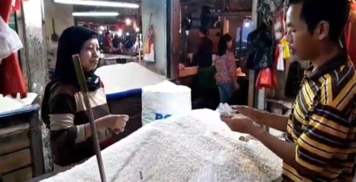 Pedagang Beras Pasar Badak