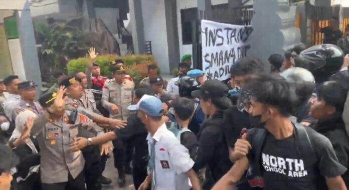 Demo SMA 4 Serang