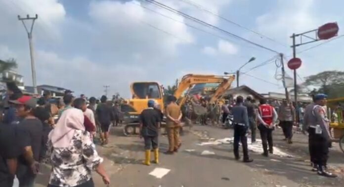 Penertiban lapak liar