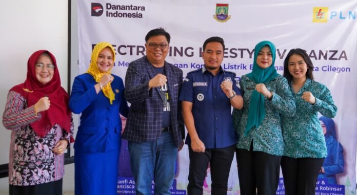 Robinsar bersama PLN