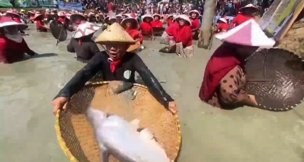 Lomba Tangkap Ikan