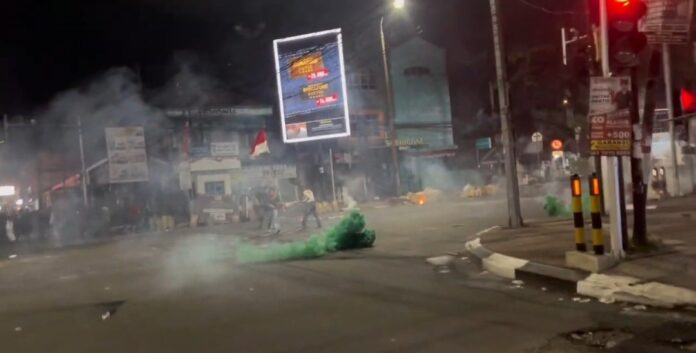 Demo Serang ricuh