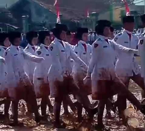 Paskibra berjuang di Lumpur