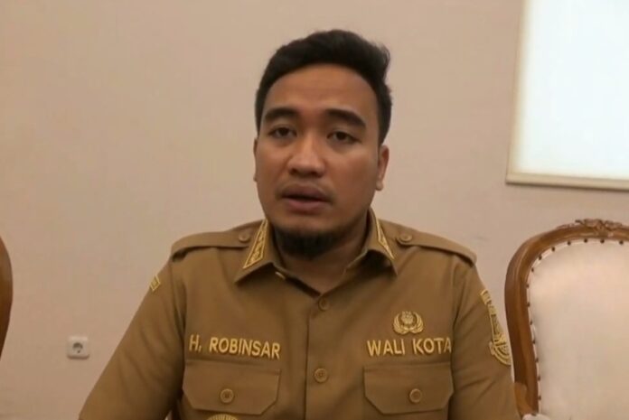 Wali Kota Cilegon Robinsar