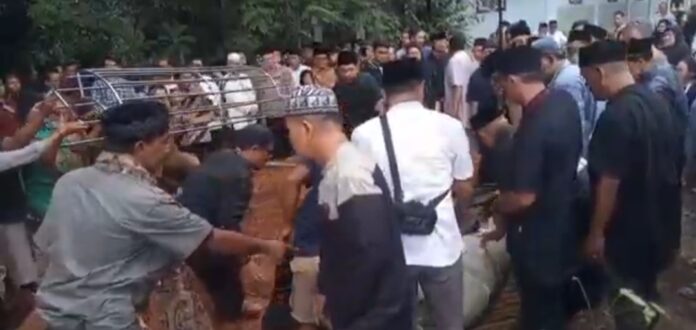 Pemakaman Edi Ariadi
