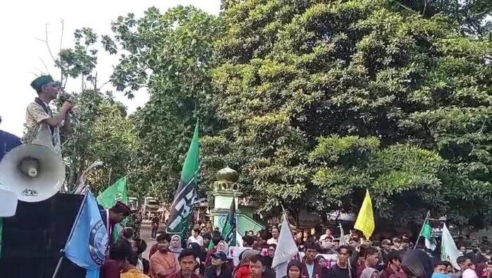 Mahasiswa Pandeglang Demo DPRD