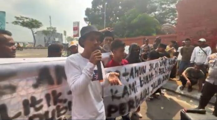 Demo Jalan Rusak