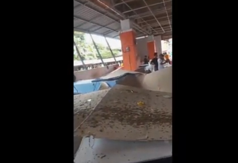 plafon pasar ambruk Lebak