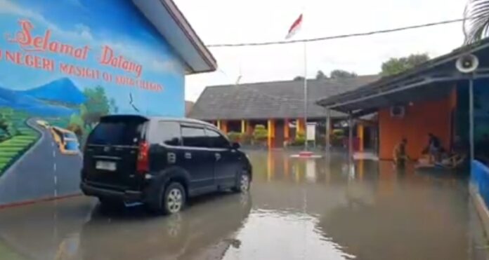 Sekolah Banjir