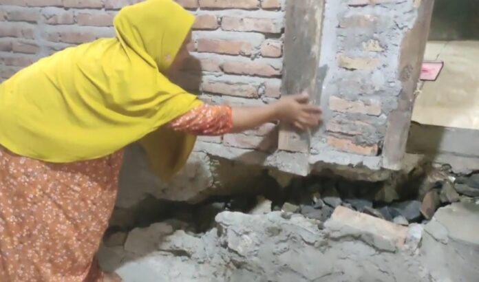 Tanah Bergerak