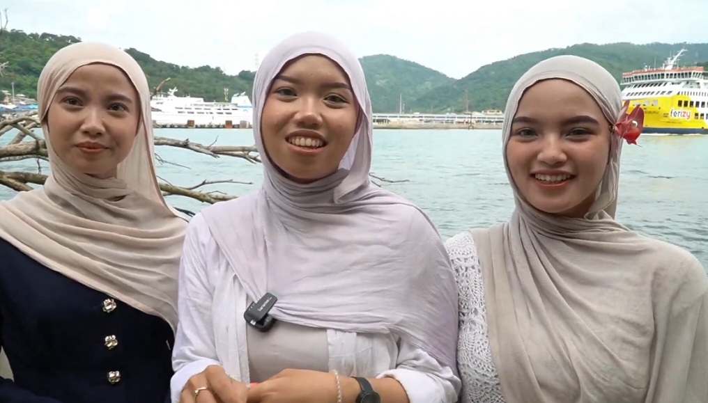 Wisatawan Pulau Merak