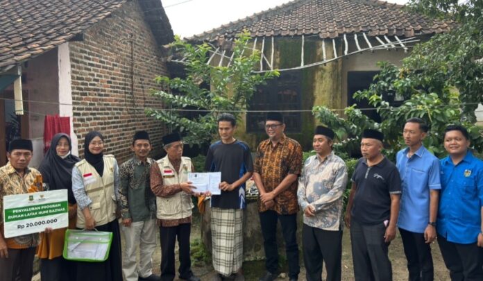 Penyaluran bantuan RTLH