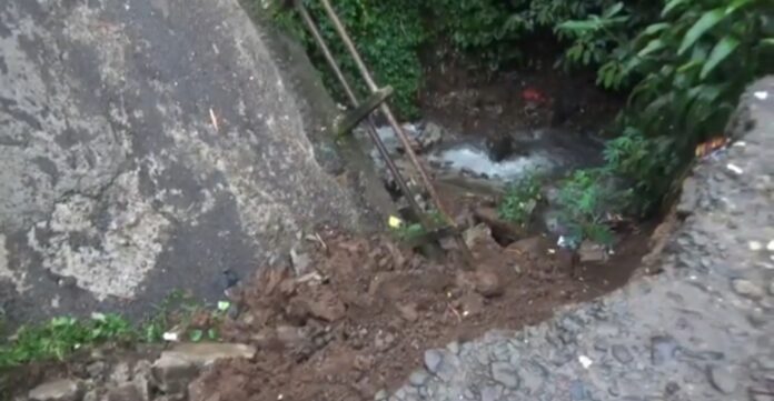 Jembatan Ambruk