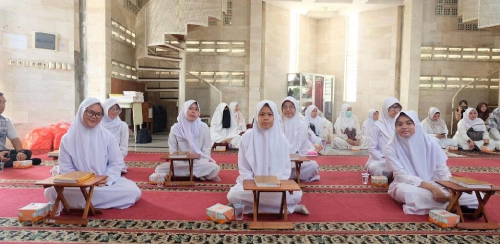 Siswa kelas 12 SMA Bosowa Al Azhar