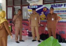 Pantau TKA di SDN Sumampir, Plt Sekda Cilegon Pastikan Tes Siswa Kelas VI Berjalan Lancar Plt Sekda Cilegon Ahmad Aziz