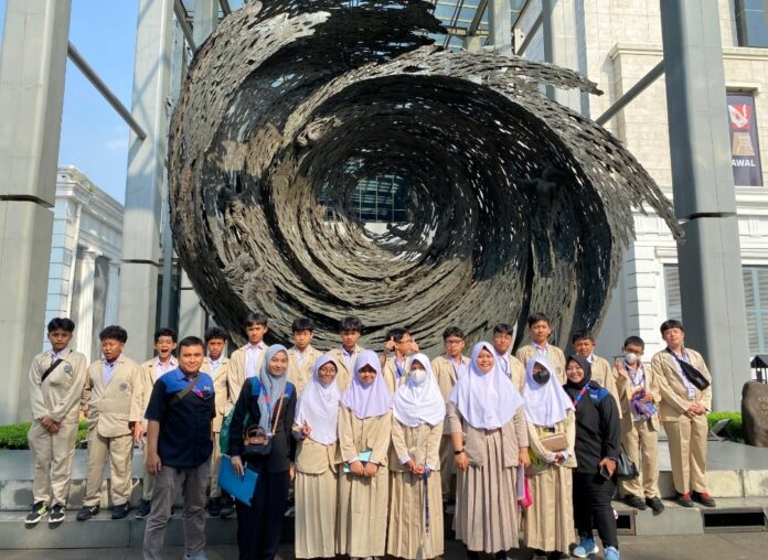 Siswa SMP Bosowa Al Azhar
