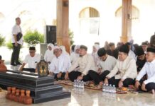 Ziarah HUT Cilegon ke-27, Robinsar Ajak ASN Teladani Perjuangan Tb. Aat Syafaat Ziarah HUT Cilegon