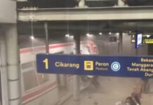 Kecelakaan KRL di Bekasi, Asap Mengepul dan Penumpang Berhamburan Tabrakan Kereta