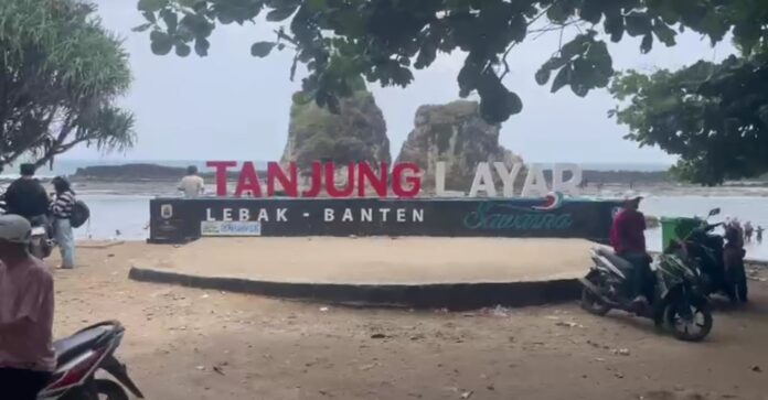 Pantai Tanjung Layar