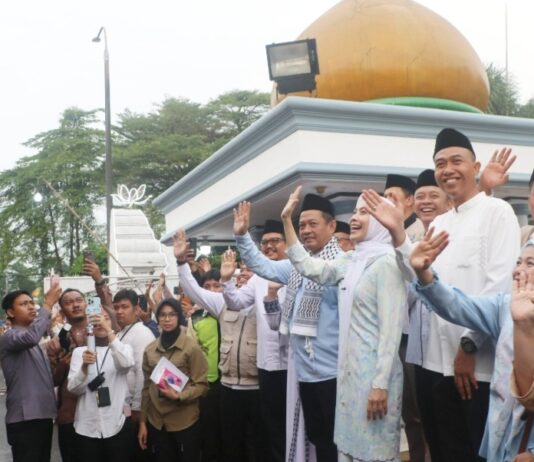 Bupati Serang Lepas 388 Jemaah Haji, Titip Pesan Jaga Akhlakul Karimah di Tanah Suci Bupati Serang Ratu Zakiyah