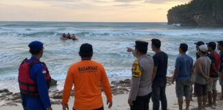 Liburan Berujung Petaka! Wisatawan Asal Jakarta Terseret Ombak di Pantai Pasput, Satu Masih Hilang Tenggelam