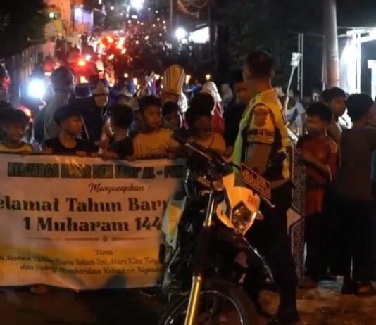 Ribuan Warga Cilegon Pawai Lilin Sambut Tahun Baru Islam, Bayi hingga Lansia Turut Meriahkan Pawai Obor