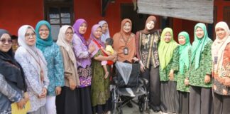 Alfi Robinsar Turun Langsung, Penyandang Disabilitas di Cilegon Terima Bantuan Kursi Roda Bantuan Kursi Roda