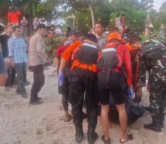 Wisatawan Jakarta yang Terseret Ombak di Pantai Cihara Lebak Ditemukan Meninggal Dunia Evakuasi Korban Tenggelam
