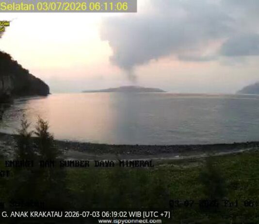Gunung Anak Krakatau Makin Mengkhawatirkan! Status Naik Jadi Siaga, Sinar Api Masih Terlihat dari Kawah Gunung Anak Krakatau