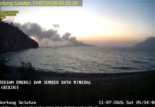Gunung Anak Krakatau Masih Siaga, Asap Kawah Capai 100 Meter, Wisatawan Diminta Jauhi Radius 3 Km Gunung Anak Krakatau