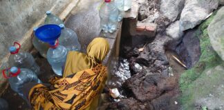 Miris! Warga Gunung Batur Cilegon Rela Begadang 12 Jam Demi Dapat Air Bersih Saat Kemarau Kemarau