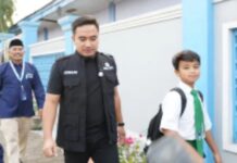 Hari Pertama Sekolah, Wali Kota Robinsar Ajak Para Ayah Antar Anak Demi Dukung Pendidikan Wali Kota Cilegon Robinsar