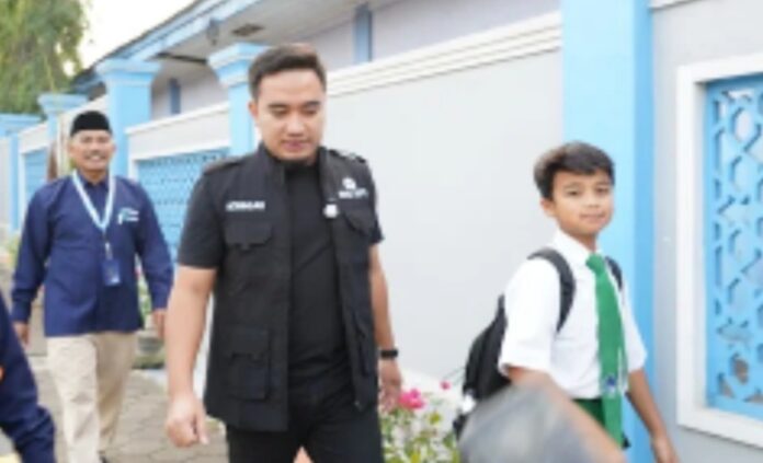 Wali Kota Cilegon Robinsar