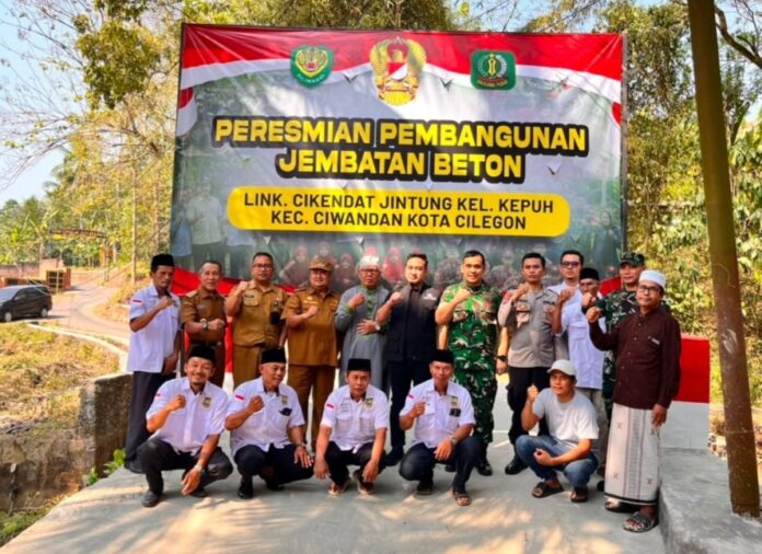 Wali Kota Cilegon Robinsar meresmikan Jembatan Beton