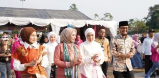 Ribuan Warga Padati Alun-Alun Cilegon, Gebyar Bakti Wanita Nusantara Dongkrak UMKM dan Kreativitas Perempuan Wakil Wali Kota Cilegon